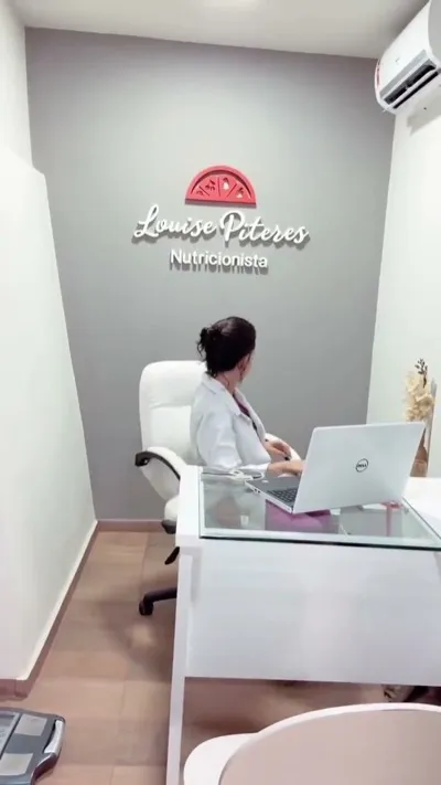 Nutricionista usando jaleco Jaleca